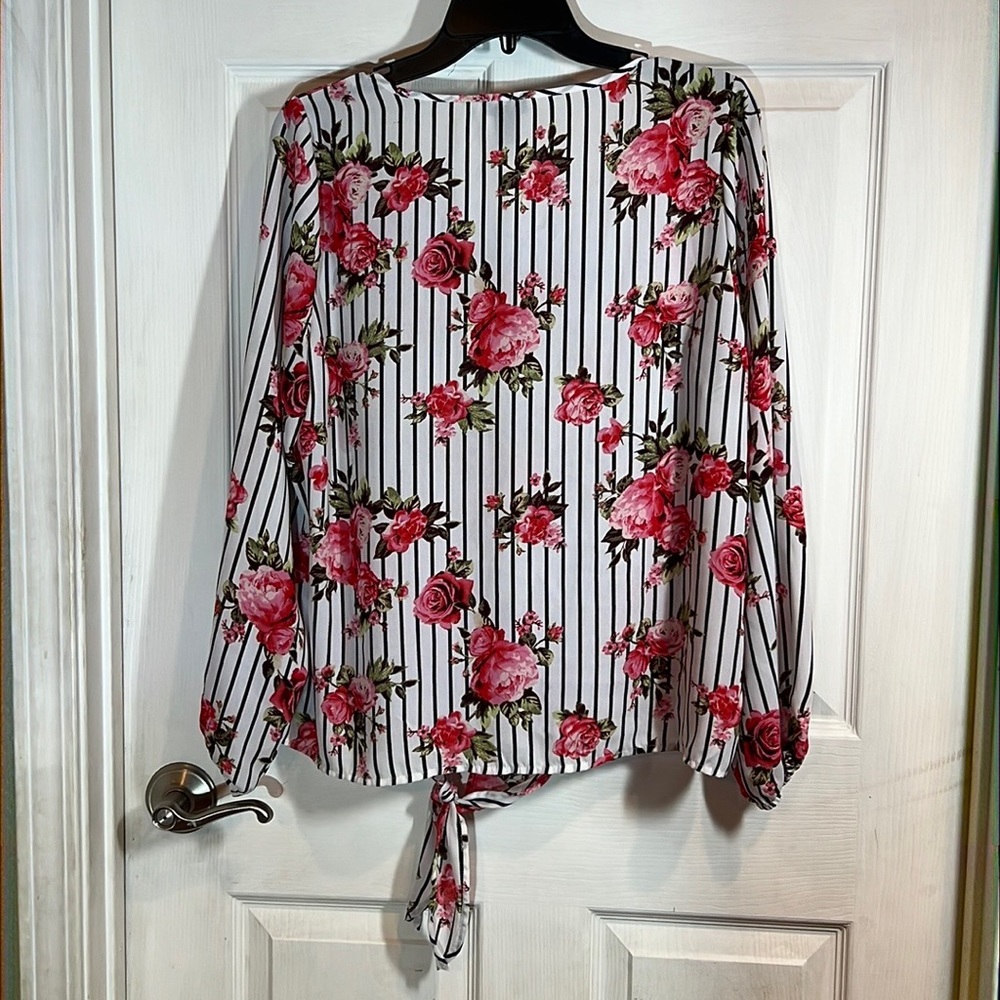 Justify Womens blouse , size XL , black stripes with pink/mauve roses - Picture 2 of 8